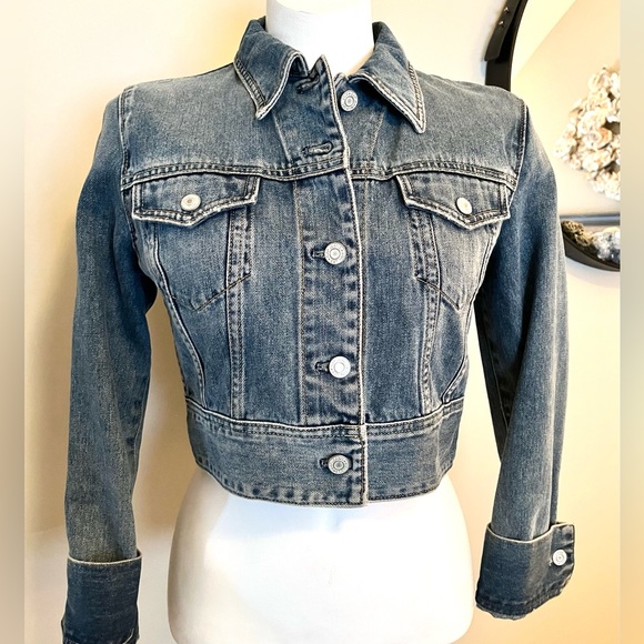 GAP Jackets & Blazers - Vintage Gap Cropped Fitted Jean Jacket